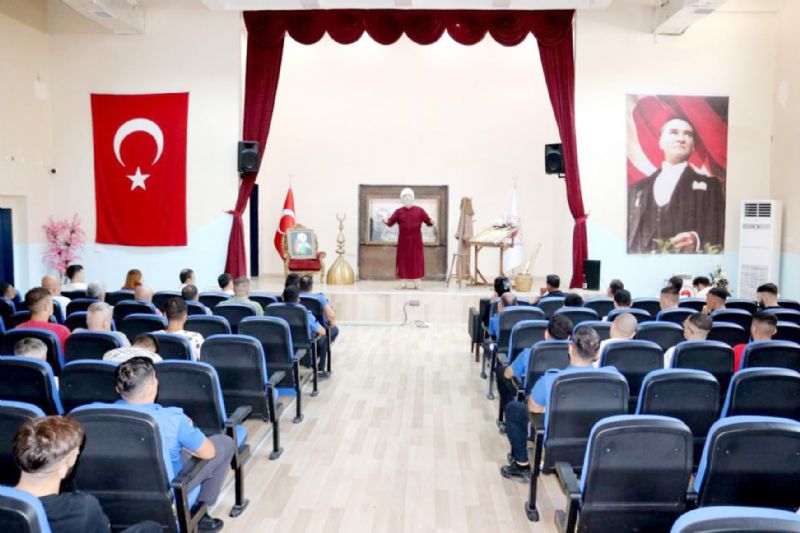 �ehir Tiyatrosu Tarsus Cezaevi’nde sahne ald�...