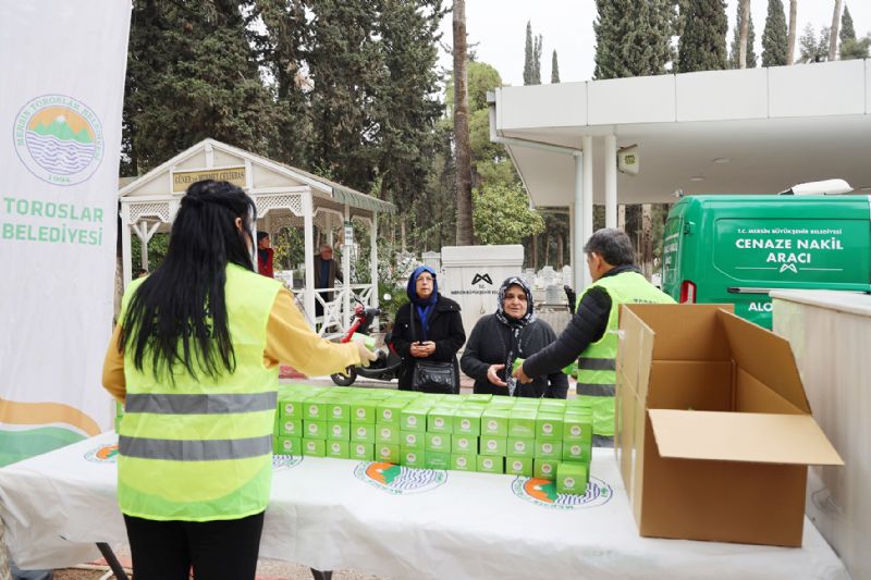 Toroslar�da vatanda�lara kandil simidi da��t�ld�...