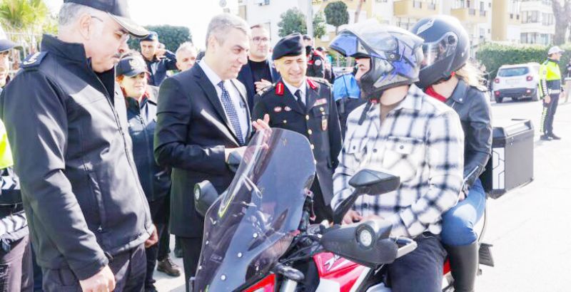 Vali Toros�tan trafik kurallar�na uyma �a�r�s�