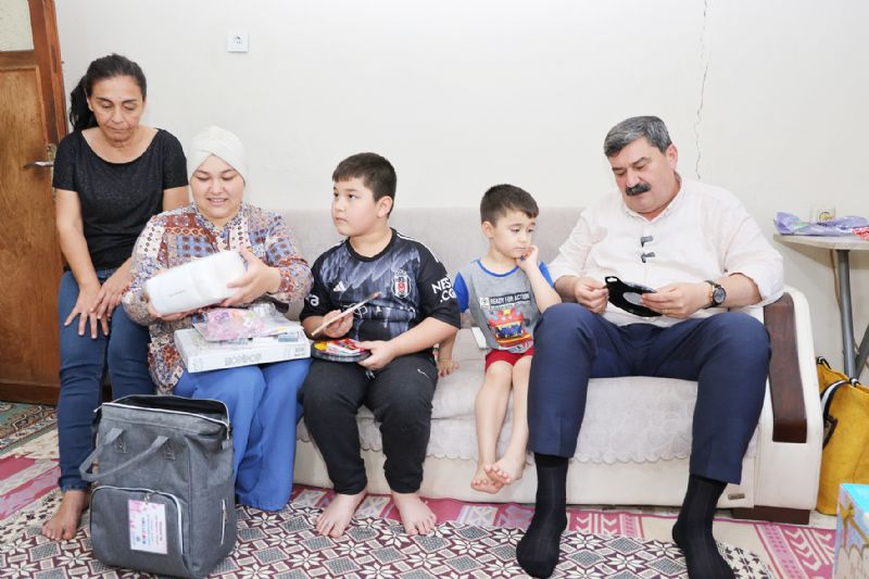 Minik kra Nurun ilk hediyesi Bakan Yldzdan...