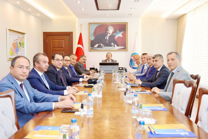 Mersin’de kamu yat�r�mlar� masaya yat�r�ld�...