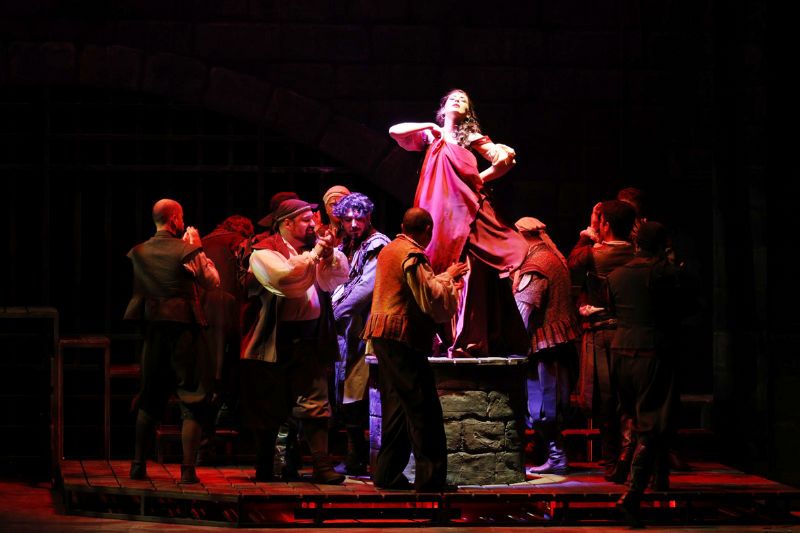 Don Ki�ot m�zikali  MDOB sahnesinde...