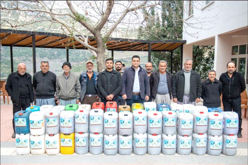 Yeni�ehir�de 25 �reticiye 2 bin litre s�v� solucan g�bresi 