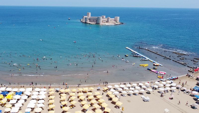 Mersin�de sahiller dolup ta�t�...