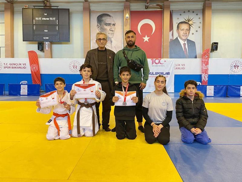 Mersin sporcular derece yapt...