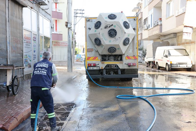 Akdeniz ekipleri vatandalarn yardmna kotu...