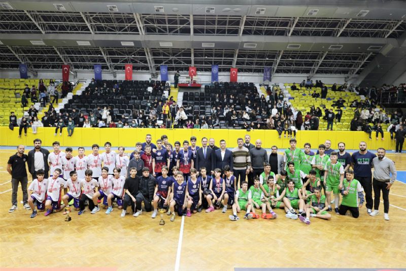 Basketbolda ampiyon Toros Koleji...