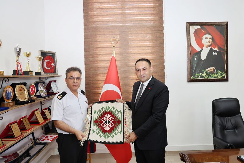Jandarma Komutanna  veda ziyaretleri balad...