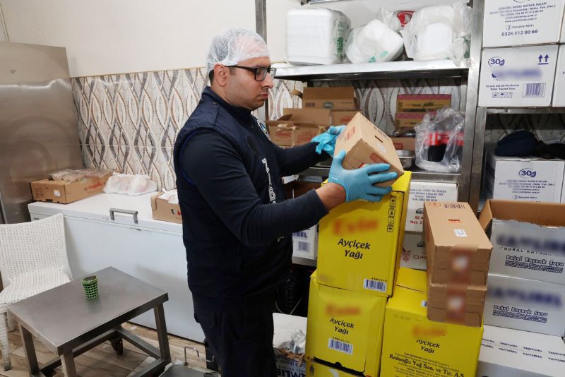 Akdeniz zabtas, yemek imalat yapan iletmeleri denetledi...