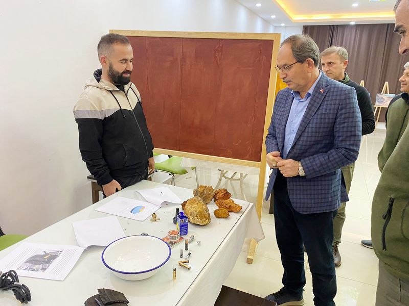 Jeoloji sergisinin al yapld...