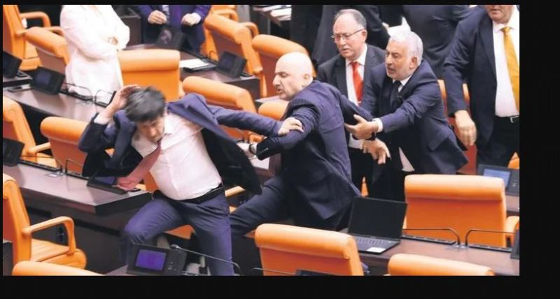 AKP�li Karaismailo�lu�ndan  yumruk a��klamas�...