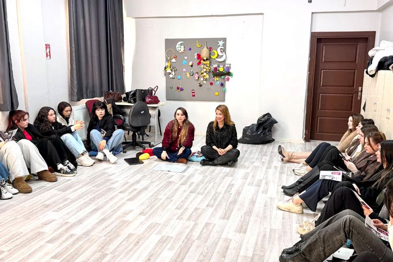 Gen� kad�nlara �Fl�rt �iddeti� e�itimi ...