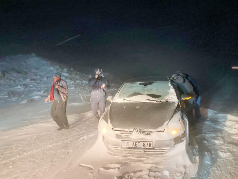 Mersinde tipi nedeniyle mahsur kalan 4 kii kurtarld...