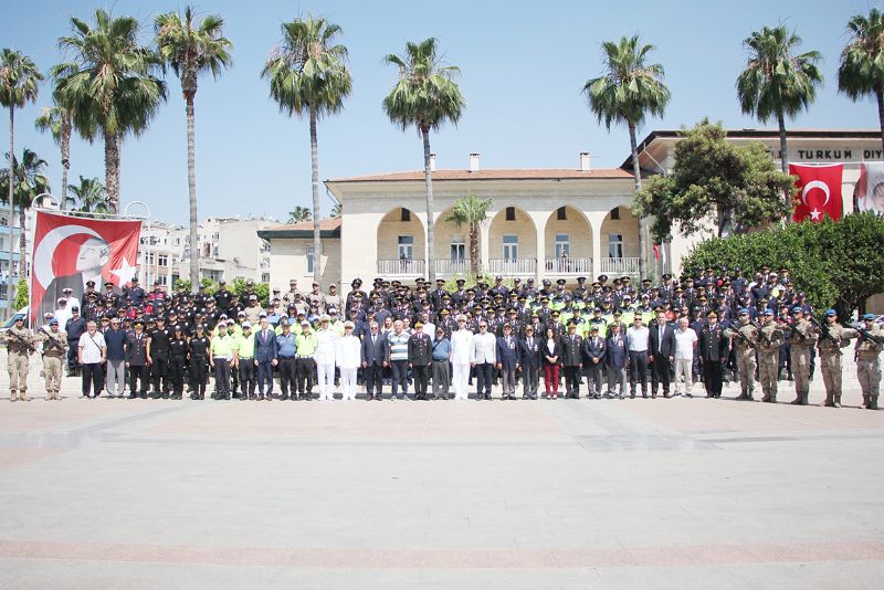 Mersin jandarmas�ndan co�kulu kutlama