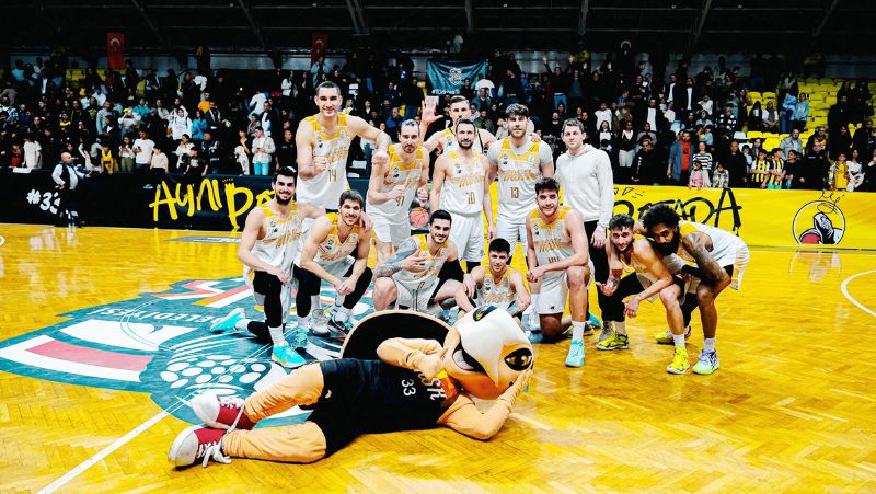 Mersin, Fenerbaheyi malup etti...