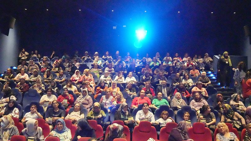 Tarsuslular  Zbeyde, Analar ve Oullar filmini izledi ...