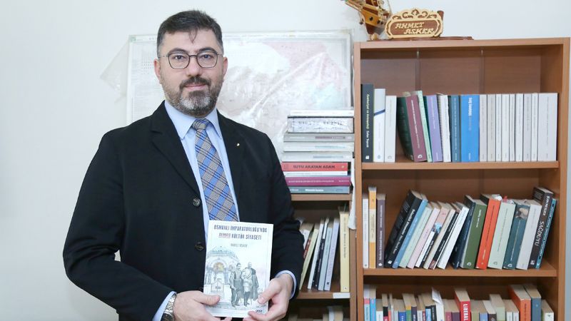 ME retim yesi Askerin yeni kitab yaymland...
