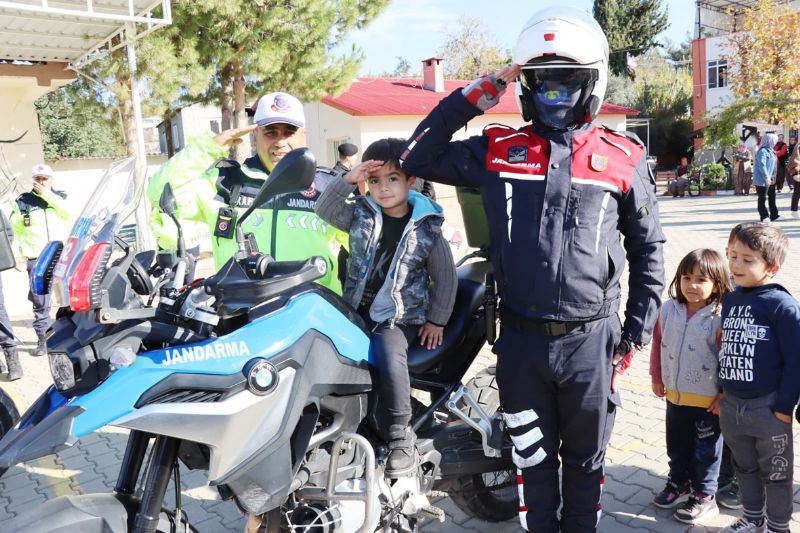 Jandarmadan ��rencilere okulda tan�t�m ...