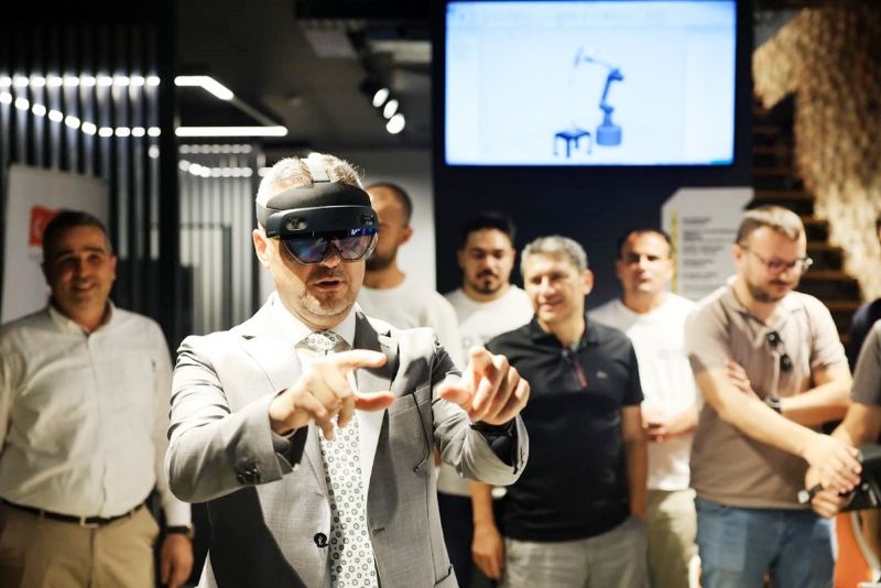 Mersin�de Kobot operat�rl��� e�itimi s�r�yor...