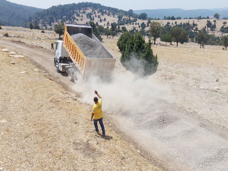 Tarsus�ta k�rsalda yollar yenileniyor