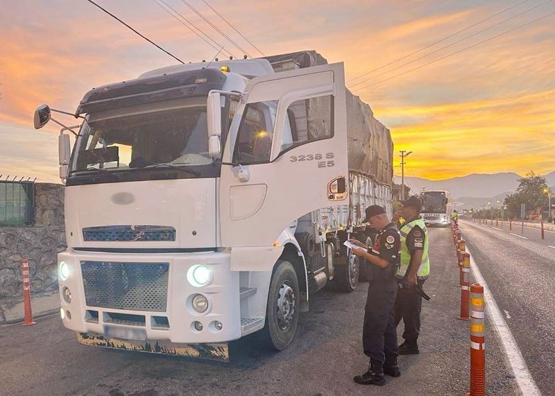 Jandarmadan drone destekli trafik denetimi...