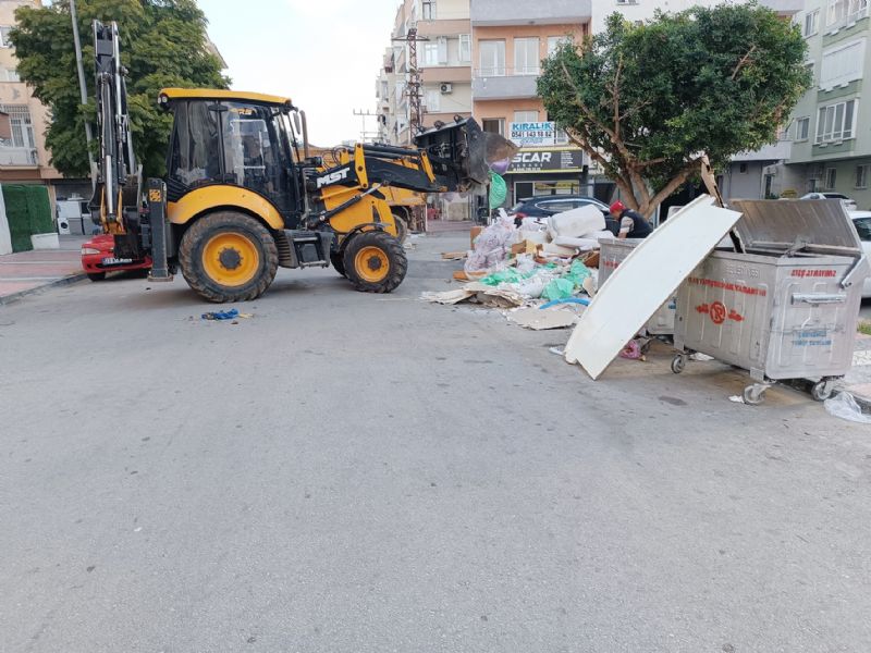 Yeniehirde budama ve moloz atklarn toplanyor...