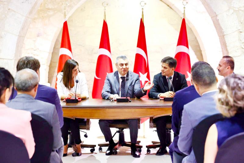 Hay�rsever aileden okul deste�i...