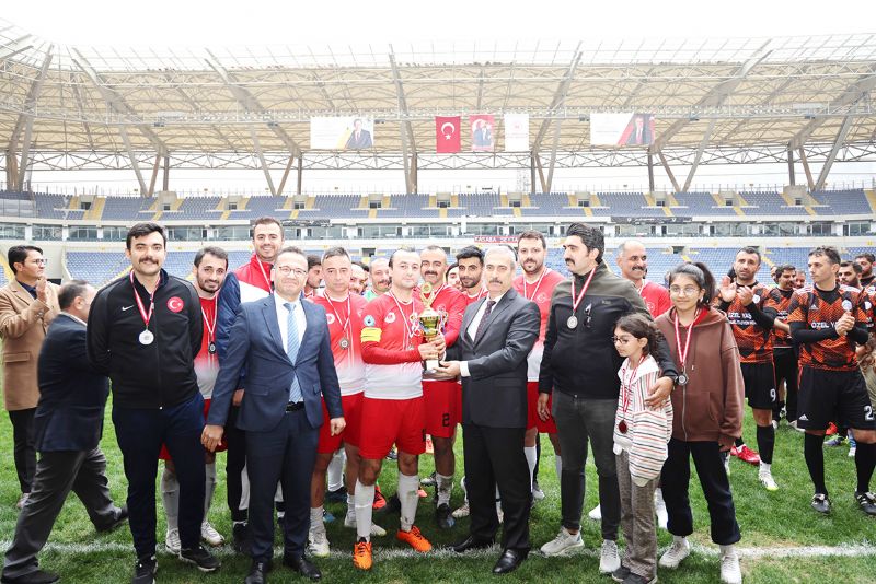 Turnuvann ampiyonu: l Milli Eitim Mdrl...