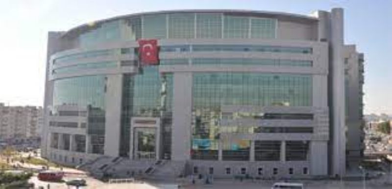Adliyeden kaan hkmllere  yardm eden 2 kii tutukland...