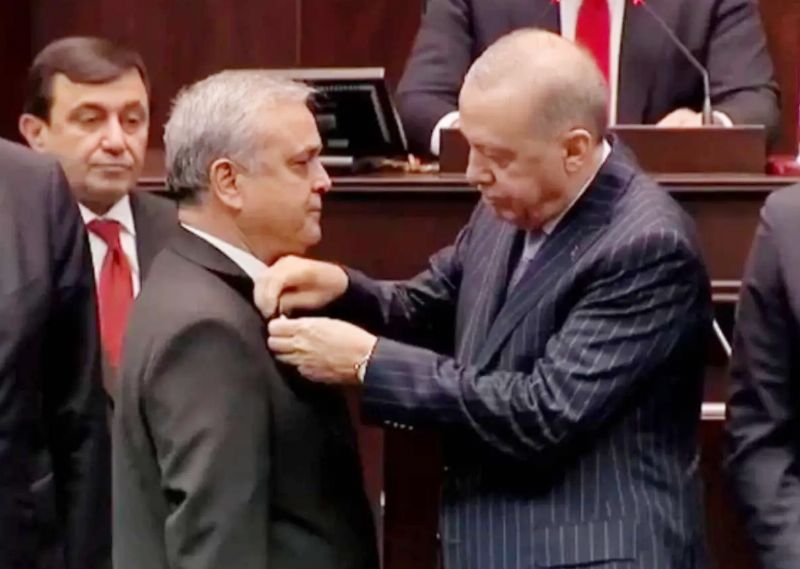 CHP�den istifa etti AKP�ye kat�ld�...
