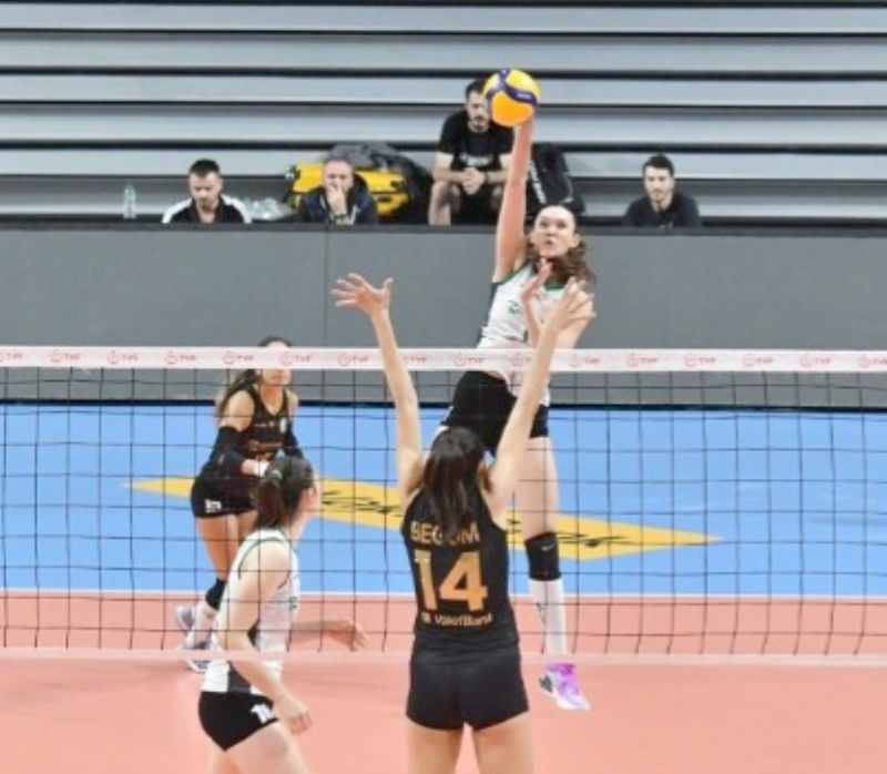 Tarsus Belediyesi Voleybol deplasmanda malup...