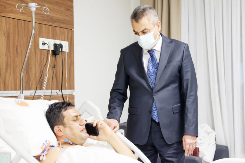 Bakan Tekin�den sald�r�ya u�rayan m�d�re telefon...