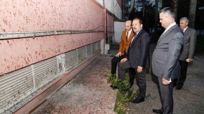 Yklan ve hasarl okullar nedeniyle eitimde sorun yaanyor...