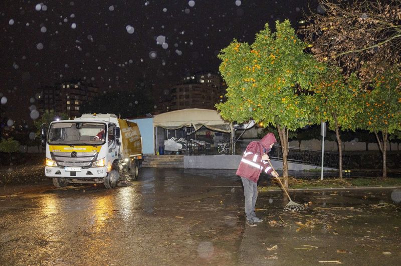 Mezitli�de selin yaralar� sar�l�yor...