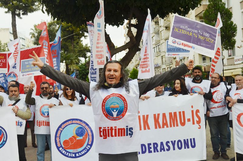 Yneticilerin riyakarca vglerini deil haklarmz istiyoruz; alacaz!...