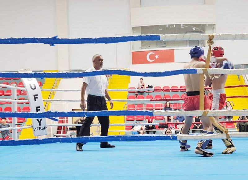 Mersin�i temsil edecek kickboks�ular beli oldu...