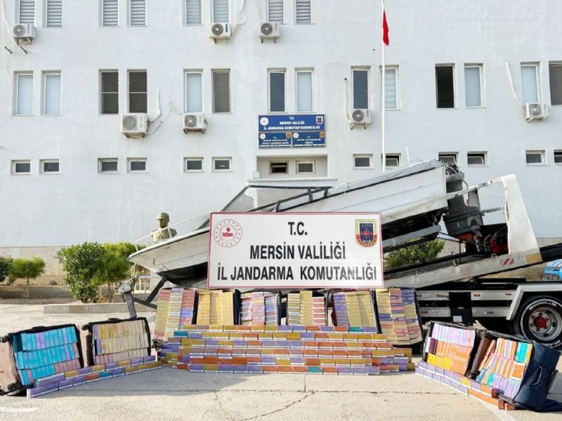Mersin’de tekneye kaak sigara operasyonu...