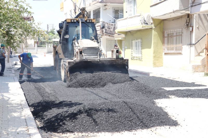 Alsancak�ta s�cak asfalt ile kaplanan yol yenilendi...