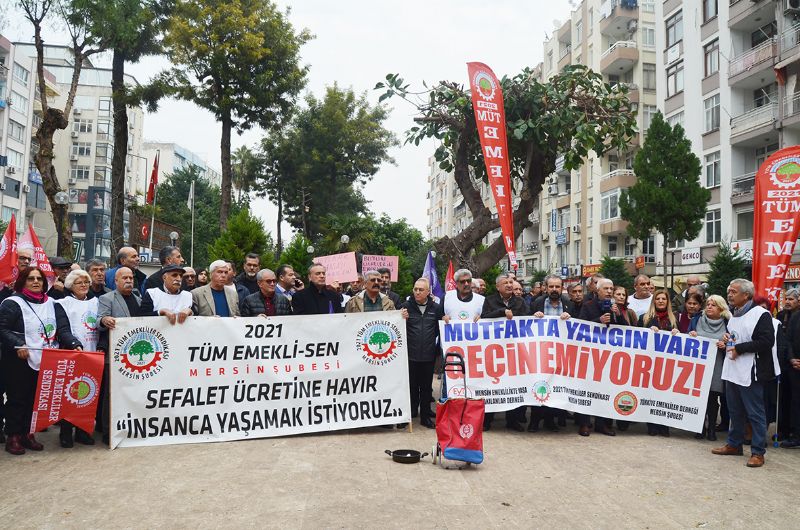 Mersinde emekliler  sefalet cretine kar birleti...