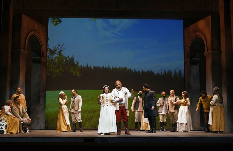 Don Giovanni operas seyirci ile buluuyor...