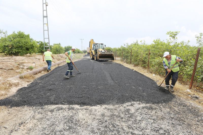 Mezitli�de yap�lan yol bak�m �al��malar� devam ediyor...