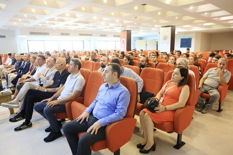 Emlak��lara yapay zeka destekli hizmet e�itimi