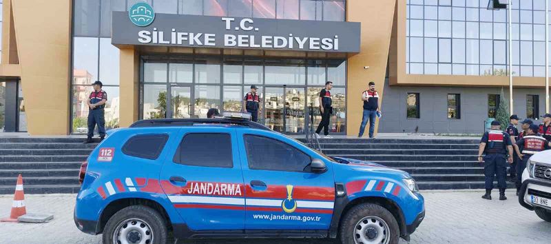 Belediye arac�nda alkoll� yakaland�!...