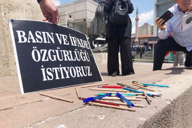 Gazetecilik kriminalize edilemez...