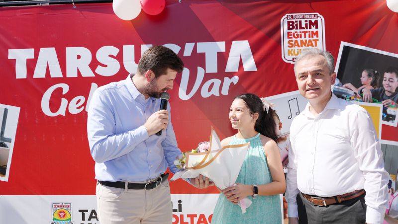 K���k Elanaz, yasaya kar�� sokak hayvanlar�n� savundu...