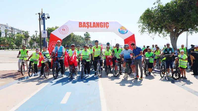 Pedallar sa�l�kl� gelecek i�in d�nd� ...