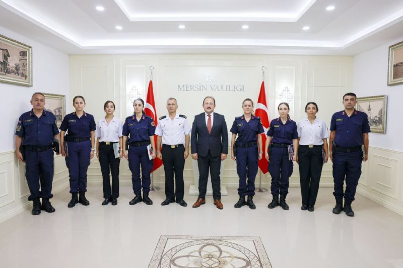 Mersin Jandarmas�na ba�ar� belgesi ...