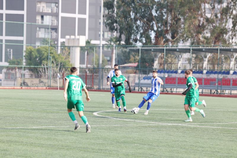 Akdeniz Belediye Spor liderli�ini s�rd�rd�...