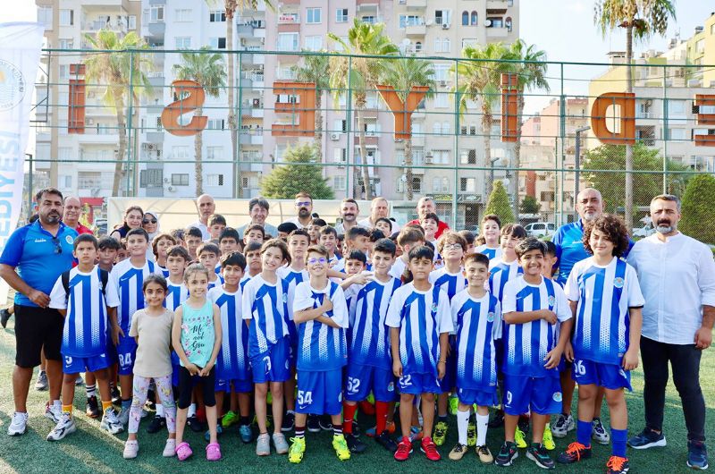 Gelece�in y�ld�zlar�na forma hediyesi...