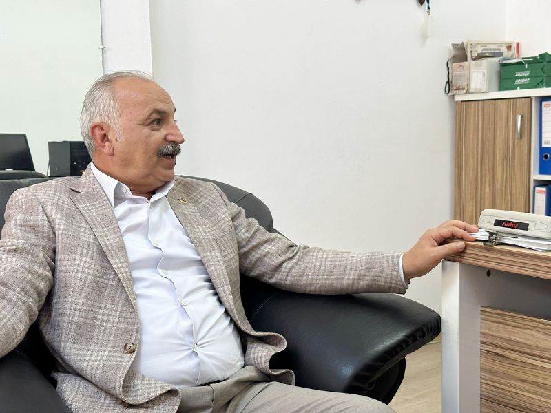 Mersinin derdiyle  dertlenen vekili; Talat Diner...